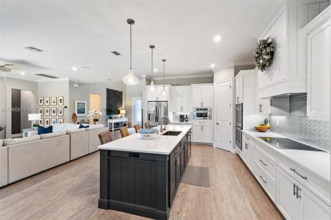 House in Jensen Beach, Florida 4 bedrooms, 356.65 sq.m. № 2021916 - photo 18