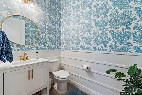 House in Jensen Beach, Florida 4 bedrooms, 356.65 sq.m. № 2021916 - photo 25