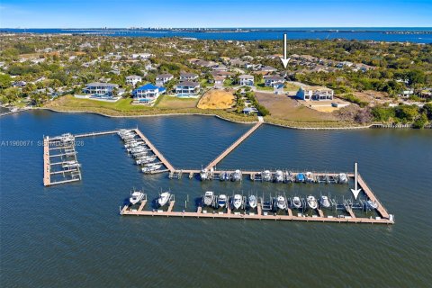 House in Jensen Beach, Florida 4 bedrooms, 356.65 sq.m. № 2021916 - photo 2