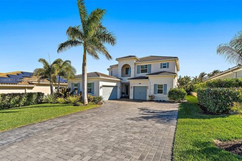 House in Jensen Beach, Florida 4 bedrooms, 356.65 sq.m. № 2021916