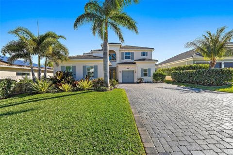 House in Jensen Beach, Florida 4 bedrooms, 356.65 sq.m. № 2021916 - photo 4