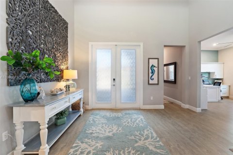 House in Jensen Beach, Florida 4 bedrooms, 356.65 sq.m. № 2021916 - photo 7