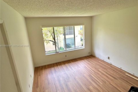 Condo in Coral Springs, Florida, 2 bedrooms № 2057110