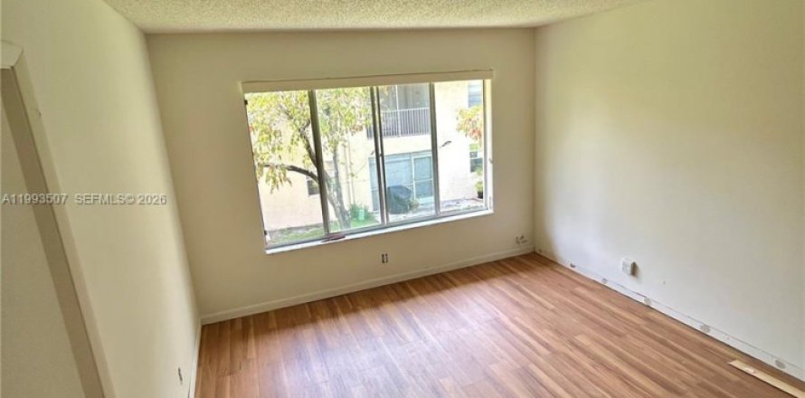 Condo in Coral Springs, Florida, 2 bedrooms № 2057110