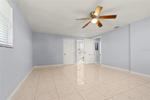 Casa en venta en New Port Richey, Florida, 4 dormitorios, 229.84 m2 № 1900053 - foto 17