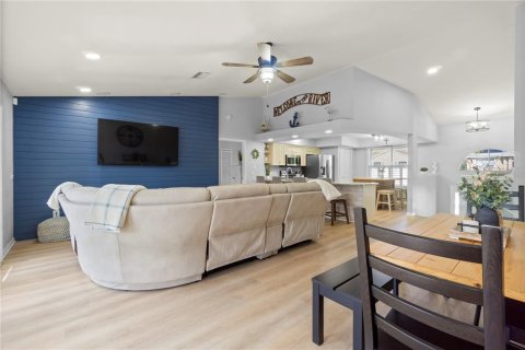 Casa en venta en New Port Richey, Florida, 4 dormitorios, 229.84 m2 № 1900053 - foto 9