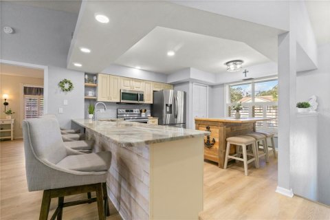 Casa en venta en New Port Richey, Florida, 4 dormitorios, 229.84 m2 № 1900053 - foto 2