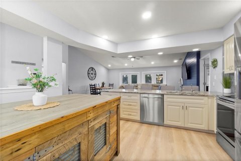 Casa en venta en New Port Richey, Florida, 4 dormitorios, 229.84 m2 № 1900053 - foto 3