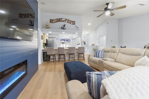Casa en venta en New Port Richey, Florida, 4 dormitorios, 229.84 m2 № 1900053 - foto 11