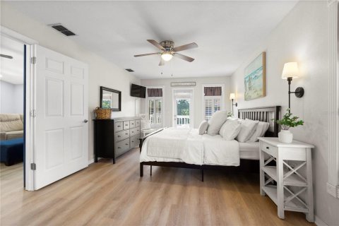 Casa en venta en New Port Richey, Florida, 4 dormitorios, 229.84 m2 № 1900053 - foto 13