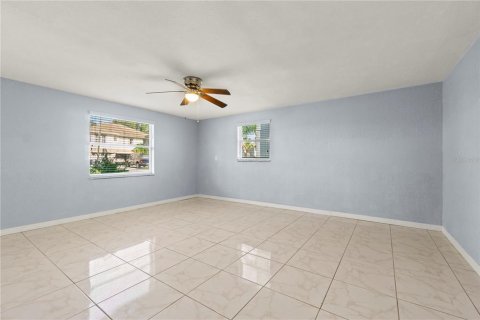 Casa en venta en New Port Richey, Florida, 4 dormitorios, 229.84 m2 № 1900053 - foto 16