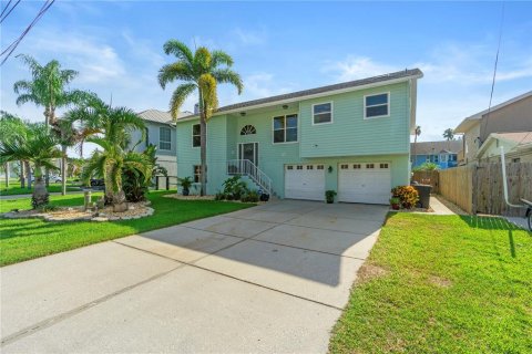 Casa en venta en New Port Richey, Florida, 4 dormitorios, 229.84 m2 № 1900053 - foto 1