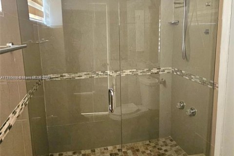 Condo in North Miami, Florida, 1 bedroom  № 1874354 - photo 4