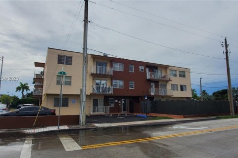 Condo in North Miami, Florida, 1 bedroom  № 1874354 - photo 6