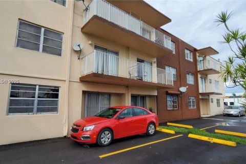 Condo in North Miami, Florida, 1 bedroom  № 1874354 - photo 8
