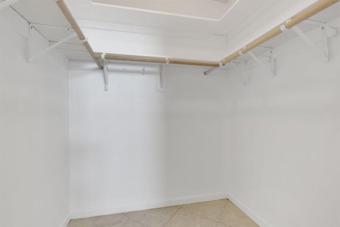 Condo in Pompano Beach, Florida, 2 bedrooms  № 2250906 - photo 27