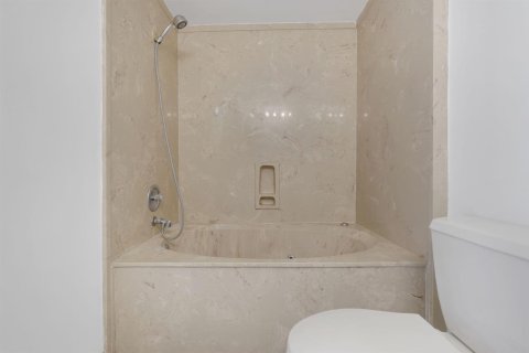 Condo in Pompano Beach, Florida, 2 bedrooms  № 2250906 - photo 23