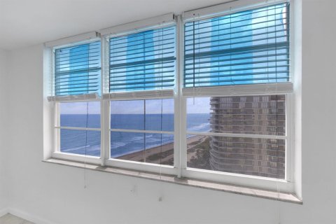 Condo in Pompano Beach, Florida, 2 bedrooms  № 2250906 - photo 18