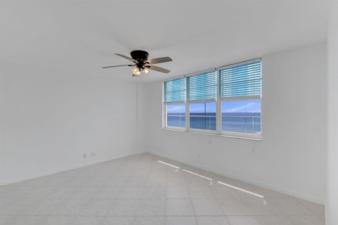 Condo in Pompano Beach, Florida, 2 bedrooms  № 2250906 - photo 16