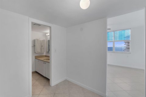 Condo in Pompano Beach, Florida, 2 bedrooms  № 2250906 - photo 21