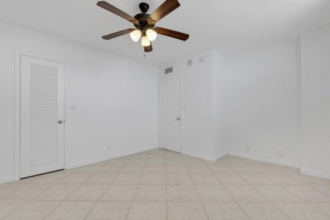 Condo in Pompano Beach, Florida, 2 bedrooms  № 2250906 - photo 25