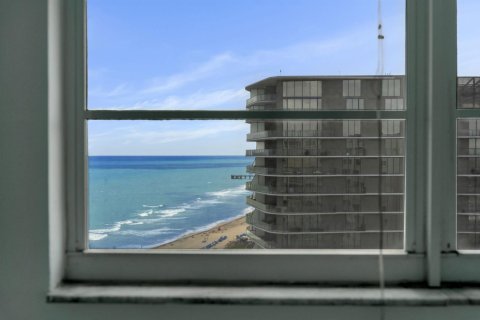 Condo in Pompano Beach, Florida, 2 bedrooms  № 2250906 - photo 24