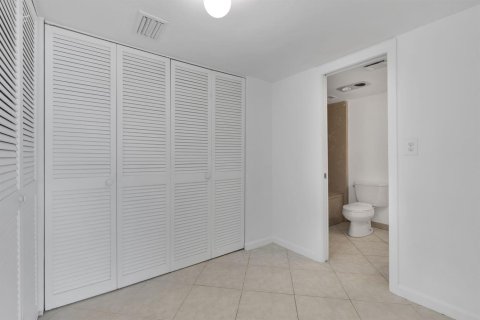 Condo in Pompano Beach, Florida, 2 bedrooms  № 2250906 - photo 20