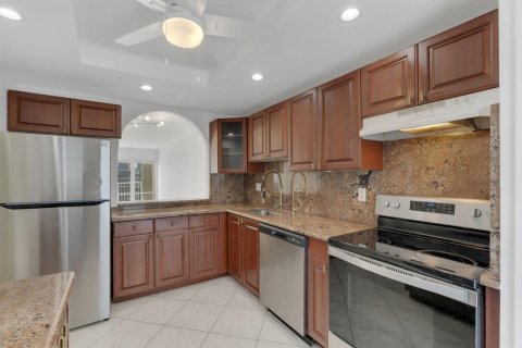 Condo in Pompano Beach, Florida, 2 bedrooms  № 2250906 - photo 13
