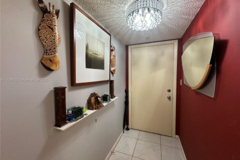 Condo in Lauderhill, Florida, 2 bedrooms  № 1817644 - photo 2