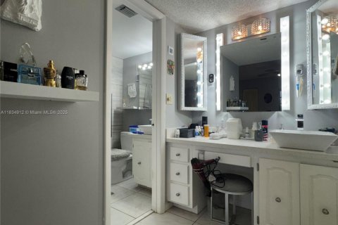 Condo in Lauderhill, Florida, 2 bedrooms  № 1817644 - photo 19