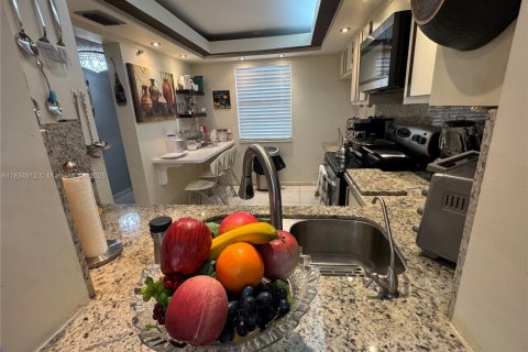 Condo in Lauderhill, Florida, 2 bedrooms  № 1817644 - photo 10