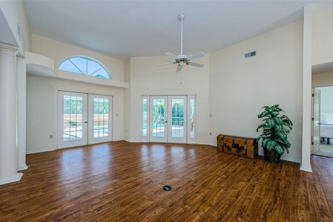 House in New Port Richey, Florida 4 bedrooms, 247.21 sq.m. № 1571731 - photo 14