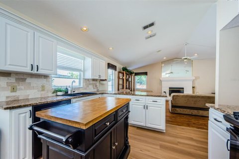 House in New Port Richey, Florida 4 bedrooms, 247.21 sq.m. № 1571731 - photo 18