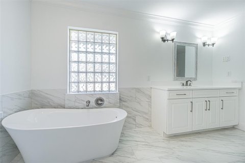 House in Saint Pete Beach, Florida 4 bedrooms, 268.58 sq.m. № 1786338 - photo 18
