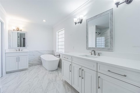 House in Saint Pete Beach, Florida 4 bedrooms, 268.58 sq.m. № 1786338 - photo 15