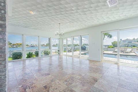House in Saint Pete Beach, Florida 4 bedrooms, 268.58 sq.m. № 1786338 - photo 7