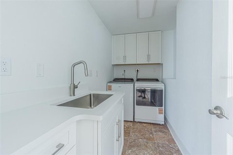House in Saint Pete Beach, Florida 4 bedrooms, 268.58 sq.m. № 1786338 - photo 29