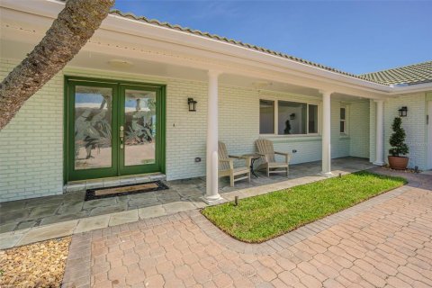 House in Saint Pete Beach, Florida 4 bedrooms, 268.58 sq.m. № 1786338 - photo 4