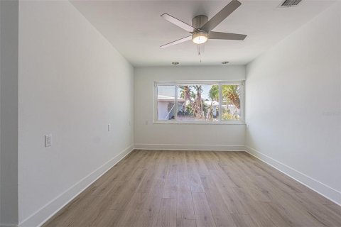 House in Saint Pete Beach, Florida 4 bedrooms, 268.58 sq.m. № 1786338 - photo 23
