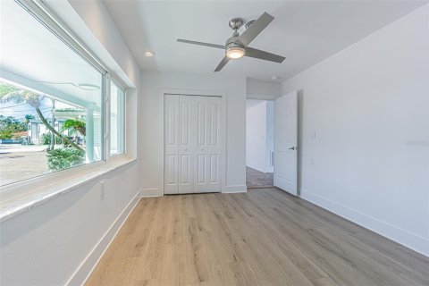 House in Saint Pete Beach, Florida 4 bedrooms, 268.58 sq.m. № 1786338 - photo 21