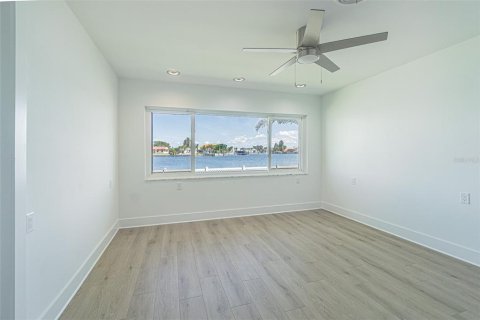 House in Saint Pete Beach, Florida 4 bedrooms, 268.58 sq.m. № 1786338 - photo 20