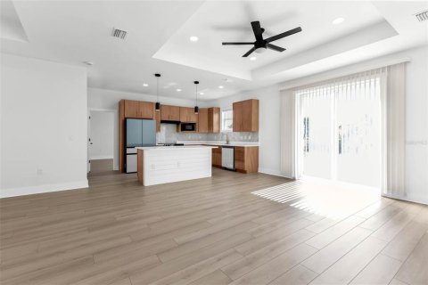 House in Placida, Florida 4 bedrooms, 156.17 sq.m. № 2114489 - photo 8