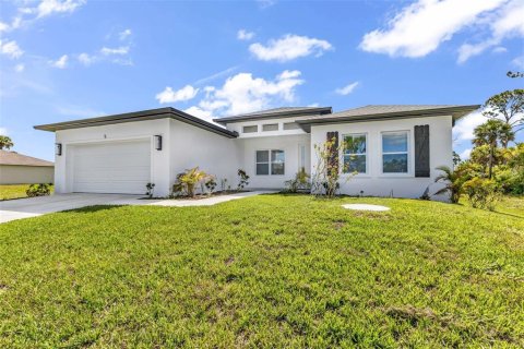 House in Placida, Florida 4 bedrooms, 156.17 sq.m. № 2114489 - photo 5