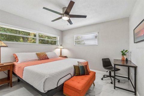 House in Saint Petersburg, Florida 2 bedrooms, 122.82 sq.m. № 2116023 - photo 25