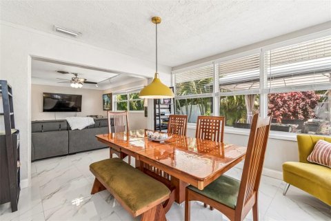 House in Saint Petersburg, Florida 2 bedrooms, 122.82 sq.m. № 2116023 - photo 18