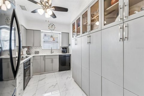 House in Saint Petersburg, Florida 2 bedrooms, 122.82 sq.m. № 2116023 - photo 11