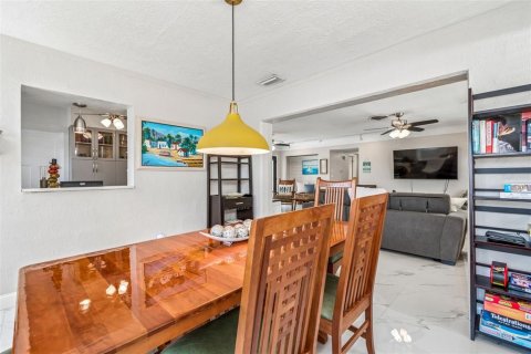 House in Saint Petersburg, Florida 2 bedrooms, 122.82 sq.m. № 2116023 - photo 17