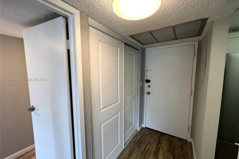 Снять в аренду кондоминиум в Санни-Айлс-Бич, Флорида 1 спальня, 50.72м2, № 2004691 - фото 2