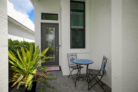 Casa en venta en Port St. Lucie, Florida, 3 dormitorios, 166.02 m2 № 1796334 - foto 2