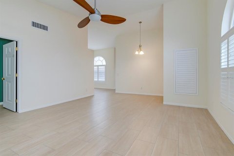 House in Palm Harbor, Florida 2 bedrooms, 154.12 sq.m. № 2148613 - photo 12